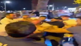 Zabıta memurlarıyla seyyar satıcılar böyle kavgaya tutuştu