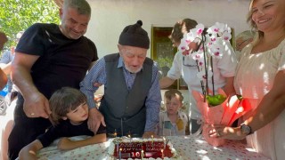 100 yaşına basan Recep Ercana anlamlı kutlama