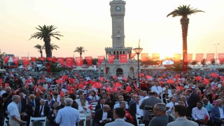 15 Temmuz Demokrasi ve Milli Birlik Gününde binlerce İzmirli tek yürek oldu