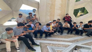 15 Temmuz Şehitler Anıtına sabahın erken saatlerinde ziyaret