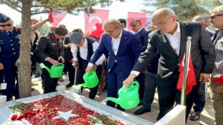 15 Temmuz Şehitleri mezarları başında anıldı