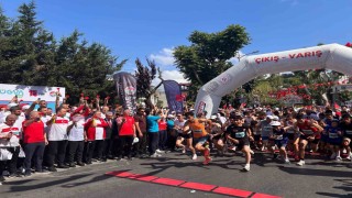 15 Temmuz şehitlerini anmak için Çengelköy 5. Vatan Koşusunda koştular
