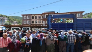 20 ton karpuz ücretsiz dağıtıldı