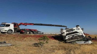 20 ton salçalık biber kazada çevreye dağılarak ziyan oldu