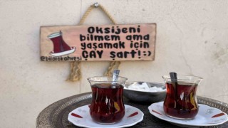 50 yıldır çaycılık yapan esnaf bunaltıcı sıcakta da ocağın başında