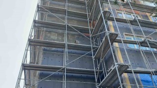 5inci kattaki iskeleden düşen işçi hayatını kaybetti