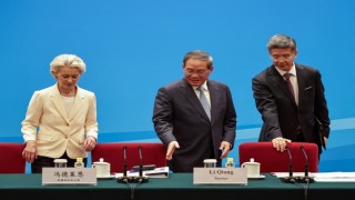 Von der Leyen: Çin Rusya’yı Müzakereye Zorlamalı