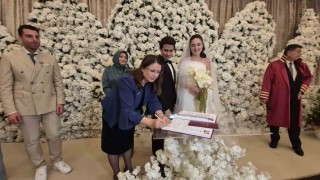 Adalet Bakanının eşi nikah şahidi oldu