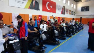 Adıyamanda 41 akülü sandalye depremzede vatandaşlara teslim edildi