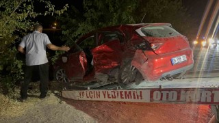 Adıyamanda iki otomobil çarpıştı: 3 yaralı