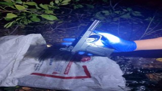 Ağaç altında çuval içinde tabanca ve tüfek parçaları bulundu