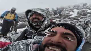 Ağrı Dağında temmuz soğuğu: Zirvede eksi 35 derece