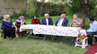 Ağrı Valisi Koçtan Diyadin ve Taşlıçayda şehit ailelerine ziyaret