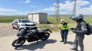Ağrıda jandarma trafik denetiminde 89 sürücüye ceza uyguladı