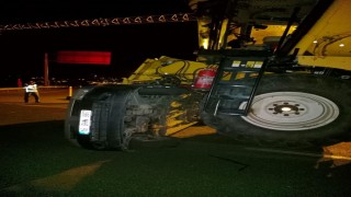 Ağrıda kamyonet biçerdöverle çarpıştı: 2 yaralı