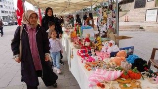 Aile Destek Merkezlerinde üreten anneler ve çocuklarının ürünleri vatandaşların beğenisine sunuldu