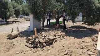 Ailesini yakarak katletmişti, gizlice defnedildi