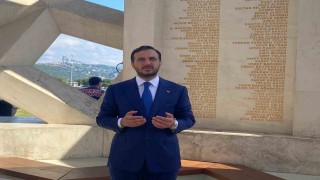 AK Parti İstanbul İl Başkanlığı 15 Temmuz Şehitler Anıtını ziyaret etti