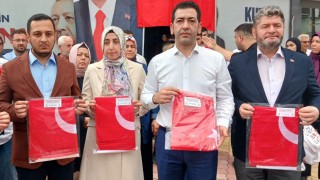 AK Parti Osmaniye, Esnaflara Türk Bayrağı Dağıttı