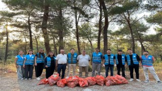 AK Partili gençlerden çevre temizliği