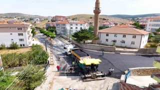 Akdağmadeninde cadde ve sokaklar sıcak asfalt ile yenileniyor