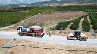 Akdenizde kırsal mahallelere yol desteği sürüyor