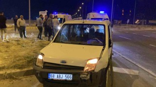 Aksarayda hafif ticari araç otomobille çarpıştı: 1 yaralı