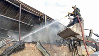 Aksarayda yapı malzeme deposunda yangın paniği