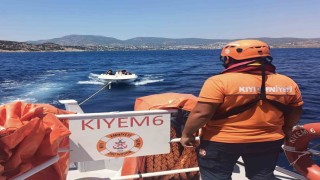 Akvaryum koyunda arızalanan ve sürüklenen tekne kurtarıldı