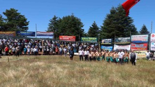 Alaçamdaki şenlikte Başpehlivan Resul Güne orman şehitleri adına güreşti