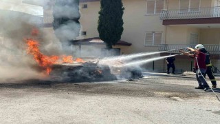 Alanyada seyir halindeki otomobil alev alev yandı