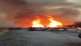 Alevler karayolunu böyle sardı, makam araçları az daha yanıyordu