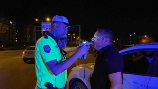 Alkollü değilim diyen sürücünün ehliyetine alkollü araç kullanmaktan el konuldu