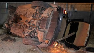 Alkollü sürücünün otomobili gurbetçi ailenin aracına çarpıp takla attı: 3 yaralı