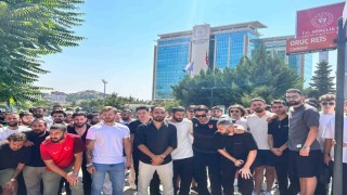 Alt lig futbolcuları, TFFnin yaş sınırına tepki için GSB önünde toplandı