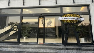 Altay taraftarından siyah çelenk protestosu