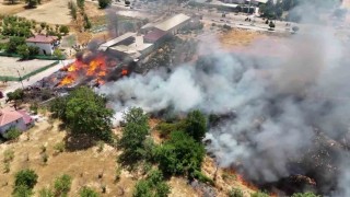 Amasyada kereste deposu ve ev alev alev yandı