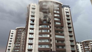 Ankarada 14 katlı binada çıkan yangında mahsur kalan 2 kişi kurtarıldı