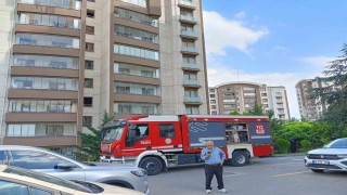 Ankarada 14 katlı binada çıkan yangında mahsur kalan anne ile oğlu kurtarıldı