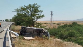 Ankarada otomobil bariyerlere çarptı: 5 yaralı