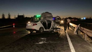 Ankarada ters yöne giren araç minibüs ile kafa kafaya çarpıştı: 1 ölü