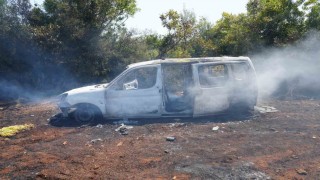 Antalyada çıkan yangında alevler arasında kaldılar