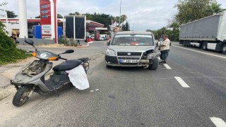 Antalyada hafif ticari araç ile çarpışan motosikletli yaralandı