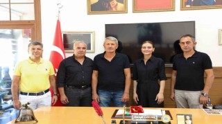 Antalyalılar Derneği, ilçelerde teşkilatlanıyor