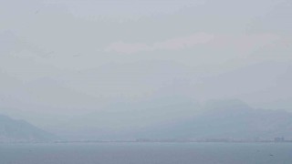 Antalyanın simgesi Beydağları nem bulutu arasında kayboldu