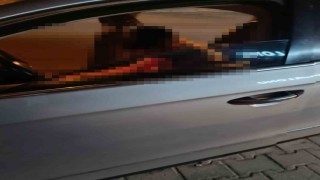 Aracını durdurarak tabancayla kendisini vurdu