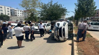 Araçla çarpışan otomobil devrildi: 1 yaralı