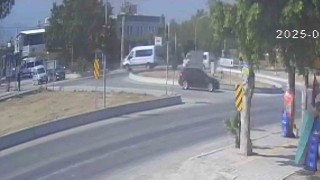 Araçla çarpışmamak için refüje çıktı