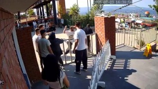 Arap turistten 4 fotoğraf için 2 bin 400 TL istediler, şoför karşı çıkınca burnunu kırdılar