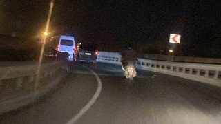 Arka ışıkları yanmayan motosikletli hem kendisini hem de trafiği tehlikeye düşürdü